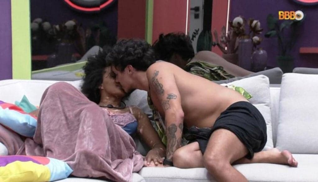 BBB22: Eliezer não consegue chegar aos finalmentes; "camisinha saiu" e Natália dispara: "Tô p*ta"