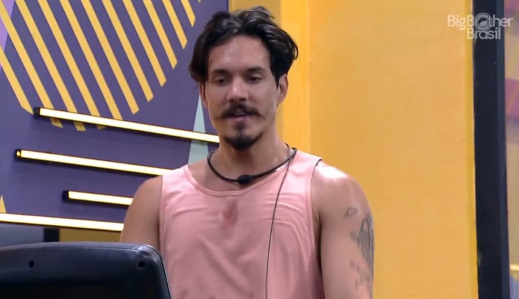 BBB22: Desesperado após eliminação de Larissa, Eliezer faz confissão para Lucas e pede segredo