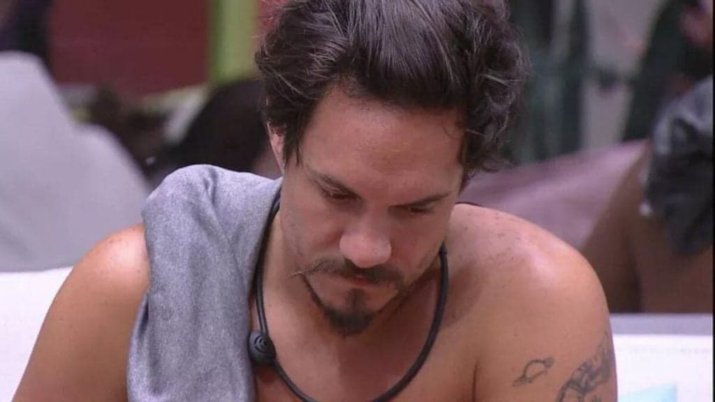 BBB22: Eliezer assume erro, revela novo alvo no Quarto Grunge e dispara: "Focado em estratégia"
