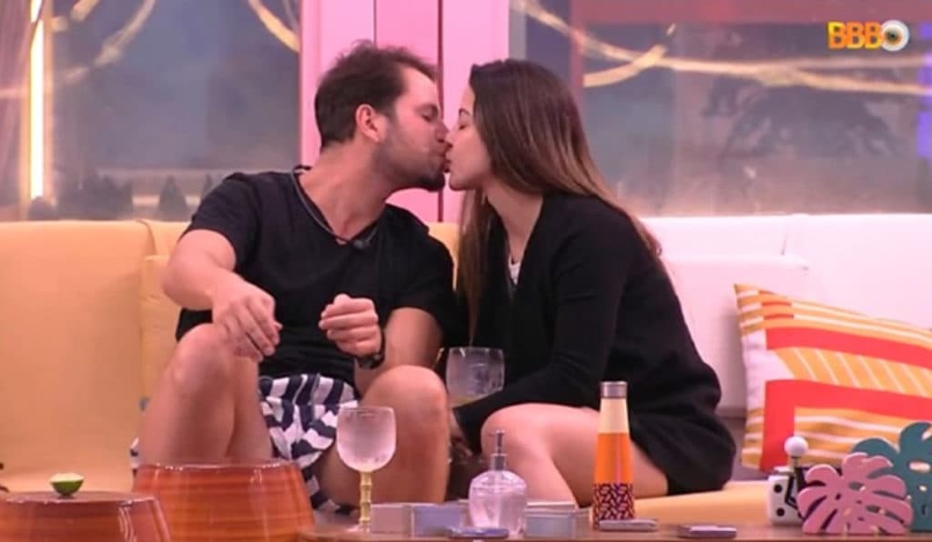 BBB22: Vidrado em Laís, Gustavo não descarta relacionamento com sister fora do reality: "Vou tentar"