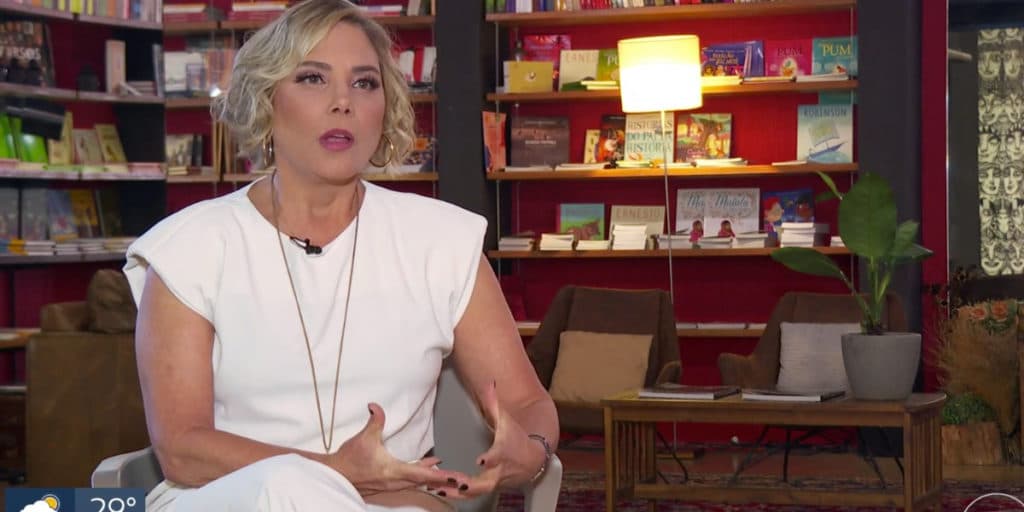 Heloísa Périssé para o Brasil, entra ao vivo em telejornal, comunica câncer devastador e expõe até sequela