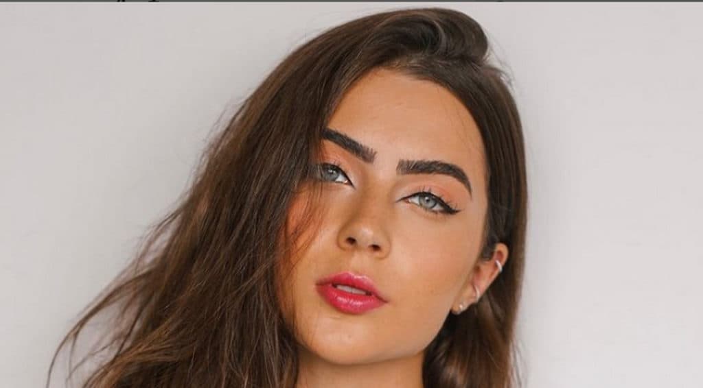 Jade Picon desmente boatos após surgir com mancha no pescoço: "Me queimei"
