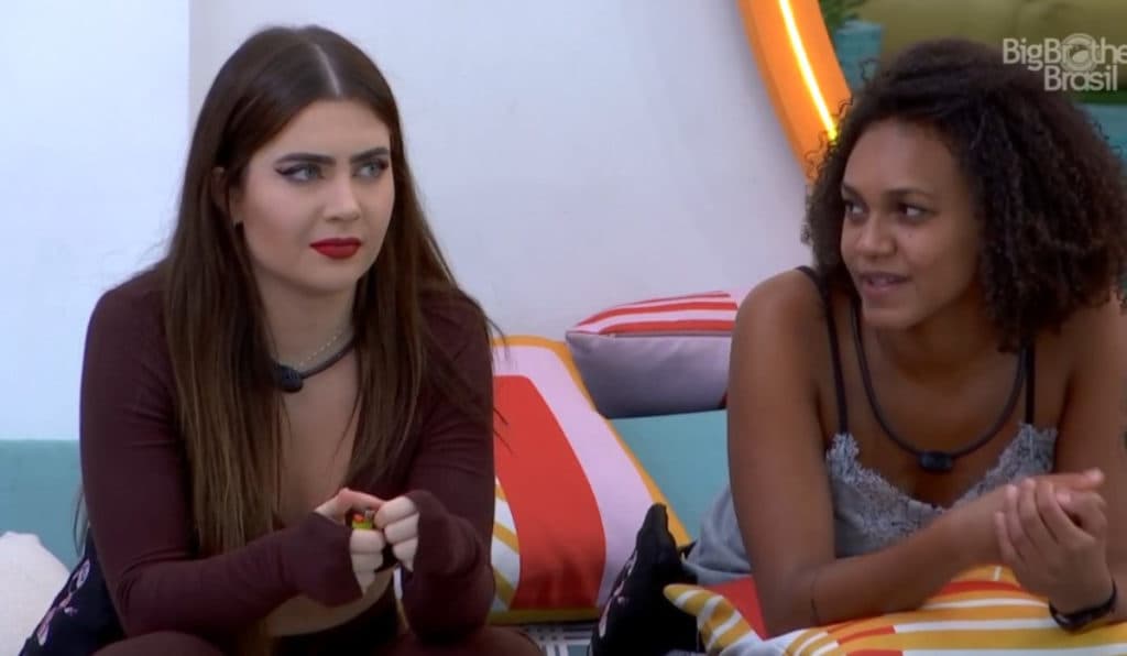 BBB22: Preocupadas com eliminação, Jade e Jessi se iludem e cogitam paredão falso