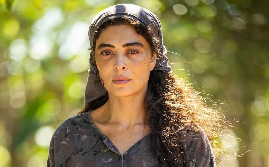 Juliana Paes leva rasteira na Globo, é passada para trás e carreira como atriz fica por um fio