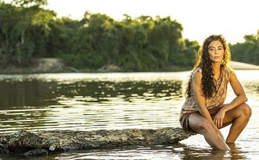 Após perder três filhos e ver seu marido se transformar em assassino, Maria Marruá sai da sua cidade e busca asilo com José Leôncio, em Pantanal