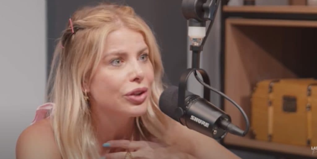 Karina Bacchi, após confirmar fim de casamento, surge com cantor sertanejo e confirma: "Nossas vidas''