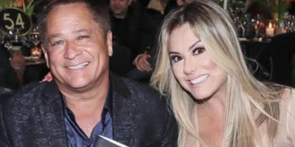 Leonardo escancara intimidade com Poliana Rocha em vídeo e detona segredo: "Dando um trabalho''
