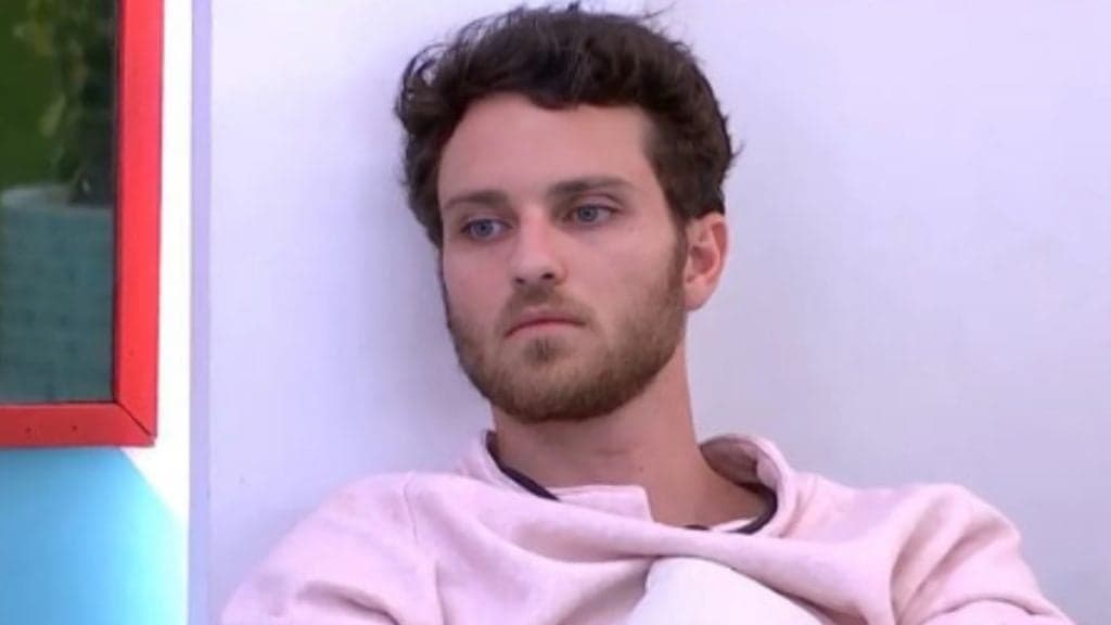 BBB22: Com medo da eliminação, Lucas aponta o dedo na cara do culpado pela indicação: "Não volta"