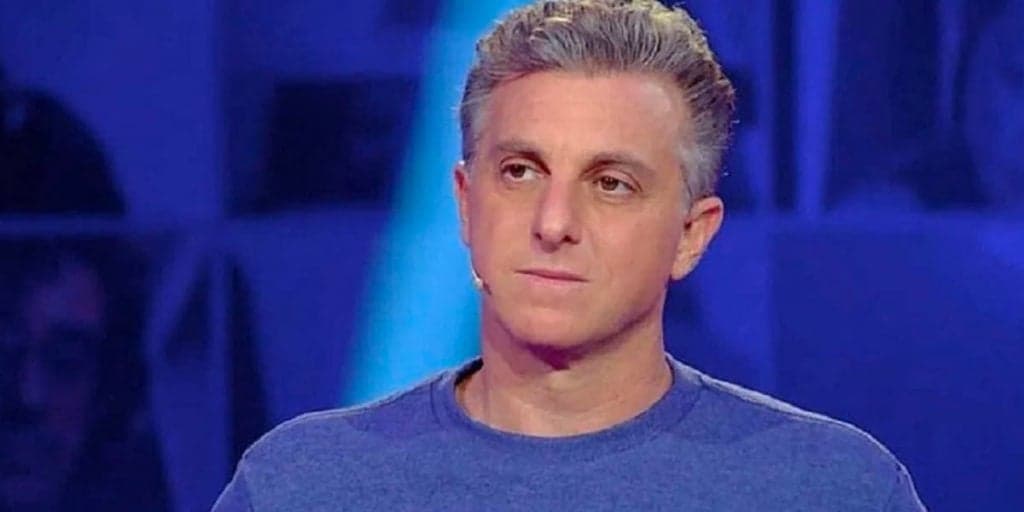 Luciano Huck peita Boninho e a Globo ao vivo e manda recado pra rival mortal do diretor: "Aproveitar"