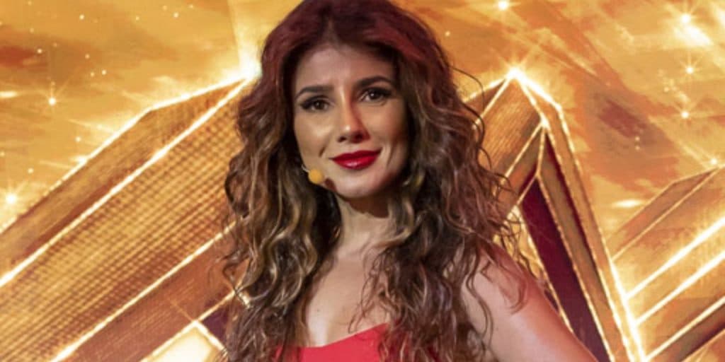 Paula Fernandes engole crise e expõe gravidez aos 37 anos: "Muita responsabilidade"