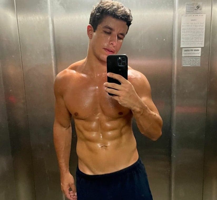 Ricky Tavares costuma exibir seu físico e rotina de treinos no Instagram Ricky Tavares costuma exibir seu físico e rotina de treinos no Instagram