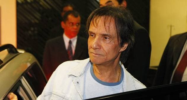 Ex-mulher de Roberto Carlos expõe intimidade em quatro paredes com o Rei e detona: "Era uma loucura"
