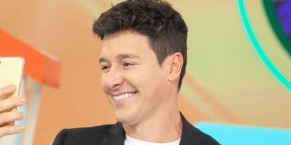 Record larga mão de apresentadores, não assina contratos e Rodrigo Faro vai parar na RedeTV!