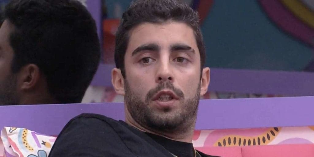 Pedro Scooby anima o público do BBB22 ao acordar com a barraca armada e deixar as partes escaparem: "Meu Deus"
