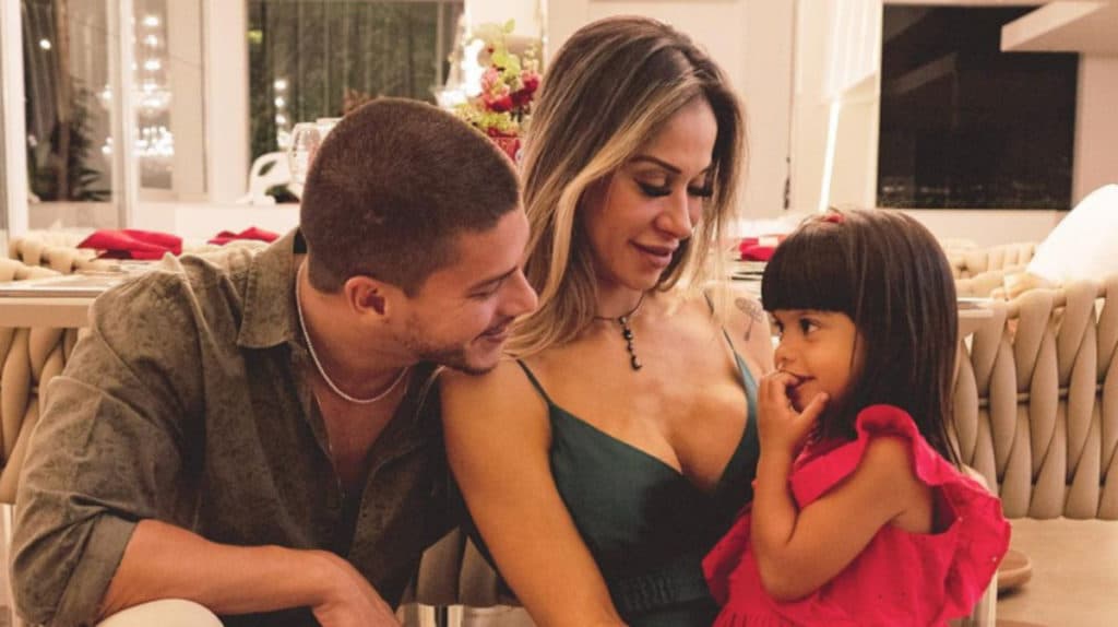 BBB22: Filha de Arthur Aguiar é atacada na web, Maíra Cardi se enfurece e detona: "Ninguém é perfeito"