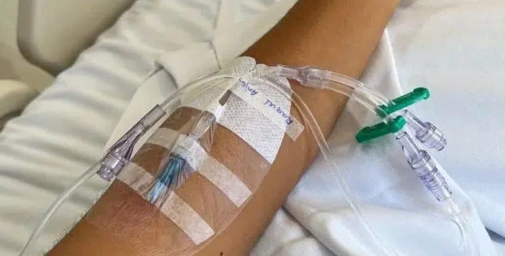Ex-peoa de "A Fazenda", da Record TV, passa por nova cirurgia para tentar salvar nariz: "Buraco torto"