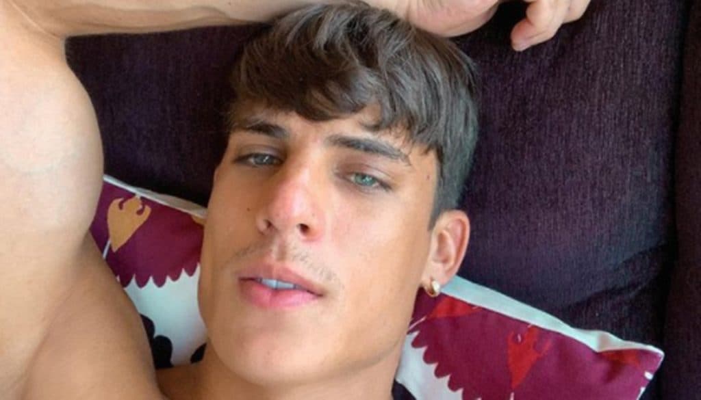 Ex-padrasto de Neymar Jr. tenta gerar engajamento nas redes sociais e distribui dinheiro aos seguidores
