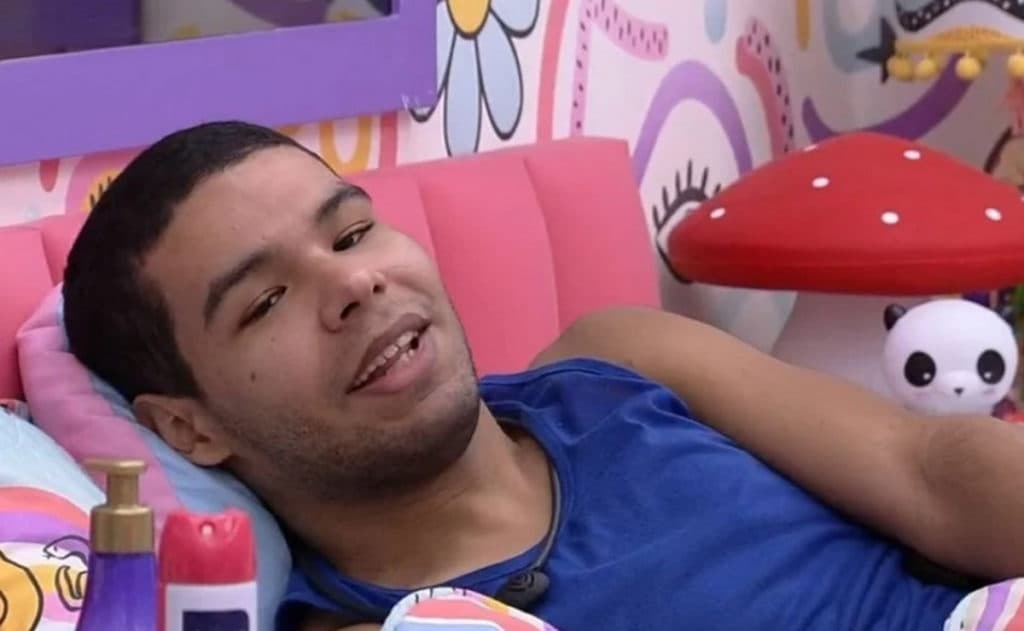 BBB22: Vyni não aguenta e tem crise de ciúme de Eliezer após ser trocado por Natália
