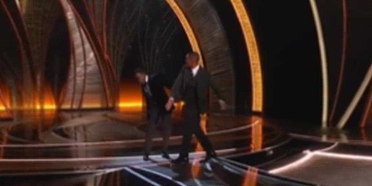 Will Smth dá soco de direita na boca de Chris Rock após brincadeira de mal gosto