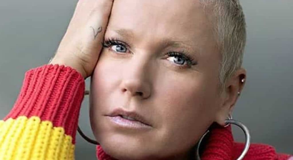 Após envolvimento amoroso com grande amiga, Xuxa Meneghel chora e se orgulha: "Como fico feliz"