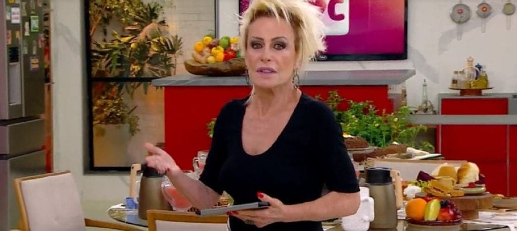 Ana Maria surta ao vivo, entra no ar com cabelo bizarro, fala até de maconha e não esconde: "Fuma"
