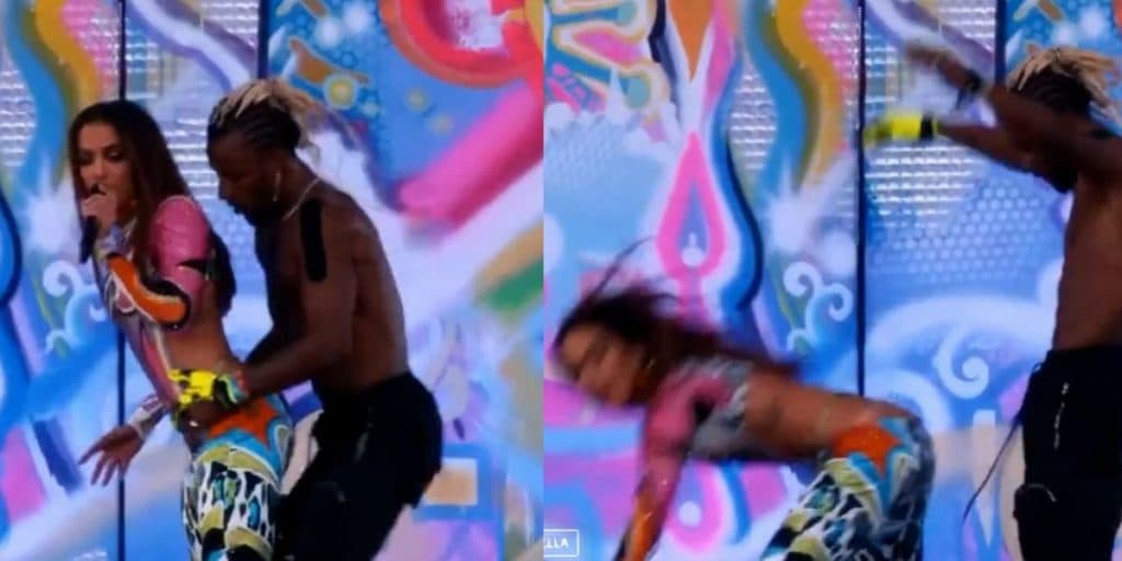 Dançarino de Anitta se empolga e derruba cantora com "pimbada violenta" durante show no Coachella