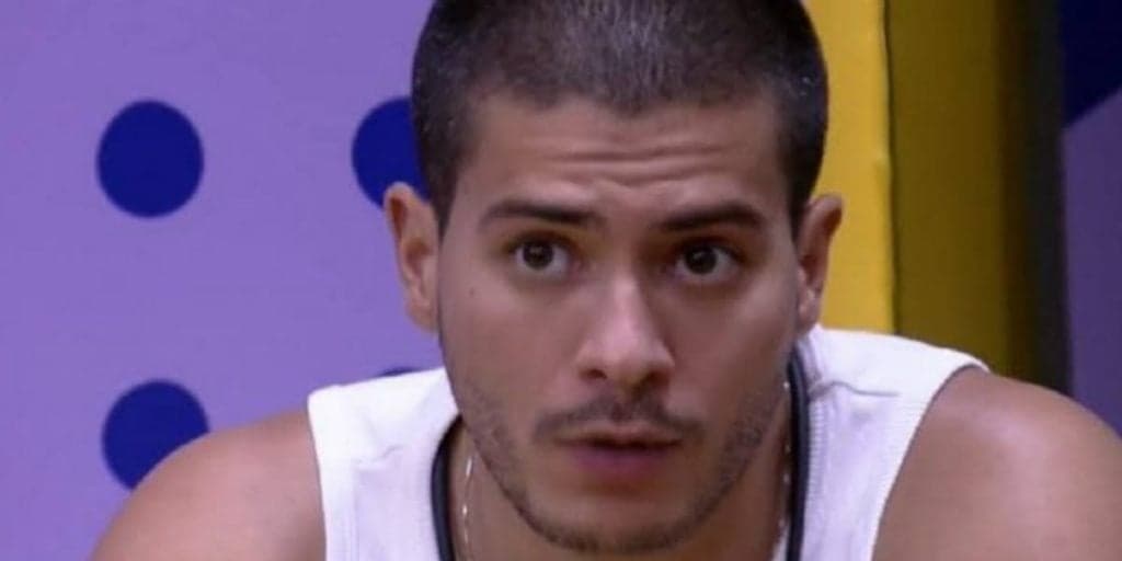 BBB22: Arthur Aguiar ameaça desistir e detona produção do reality: "Não tem cabimento"