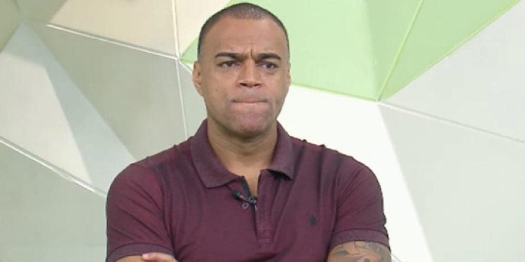 Denílson encara chacotas ao vivo no Jogo Aberto