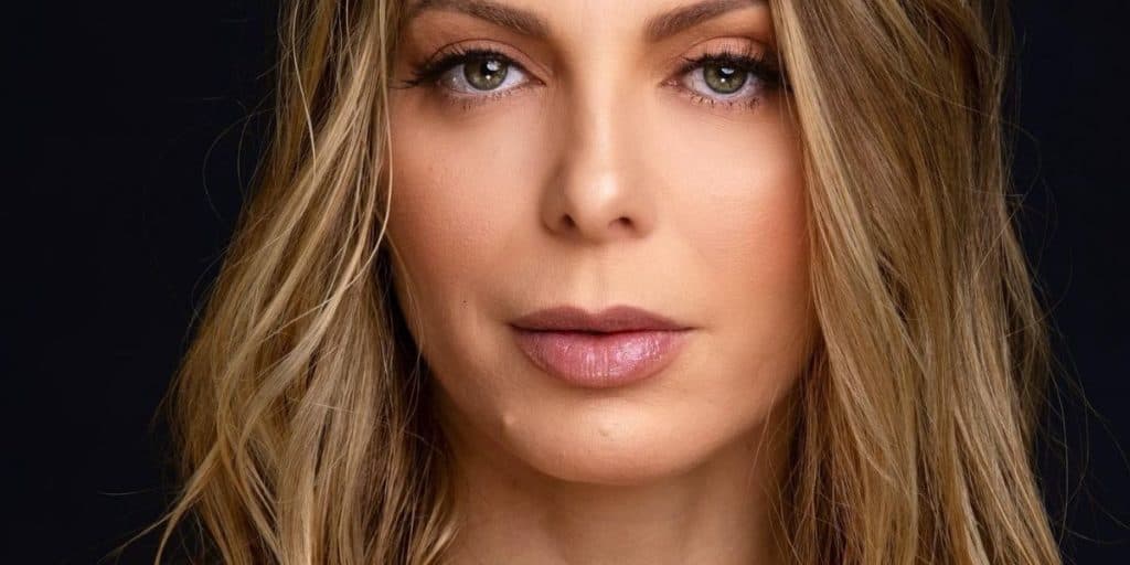 Sheila Mello beija famosa na Globo e declaração de amor vaza em vídeo íntimo: "Casal"