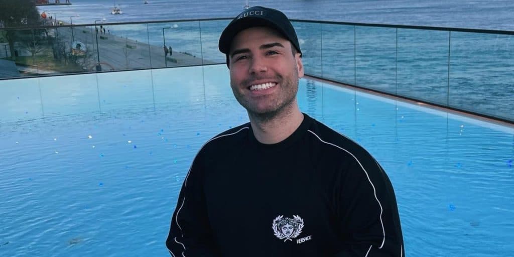 "Parceiro", Luiz Bacci surge em vídeo com homem, revela o que faz durante sexo e assume de vez: "Apanhar"
