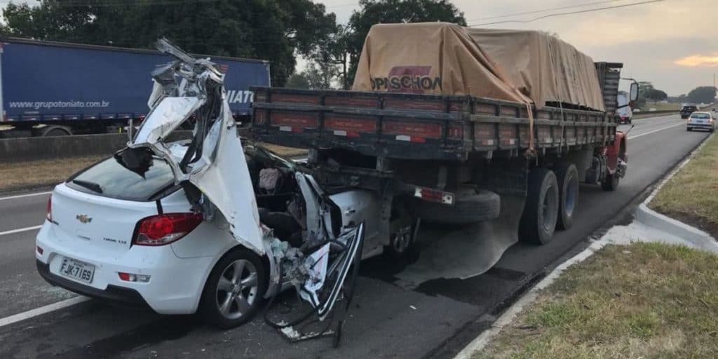 Cantor sertanejo morre em trágico acidente de carro e criança é encontrada em acostamento