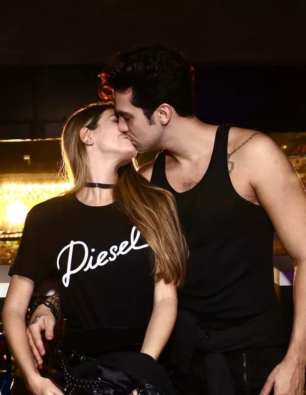 Luan Santana beijando a amada (Foto: Divulgação) Luan Santana beijando a amada (Foto: Divulgação)