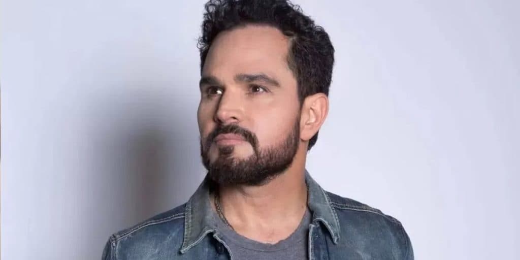 Luciano Camargo faz declaração de amor ao filho
