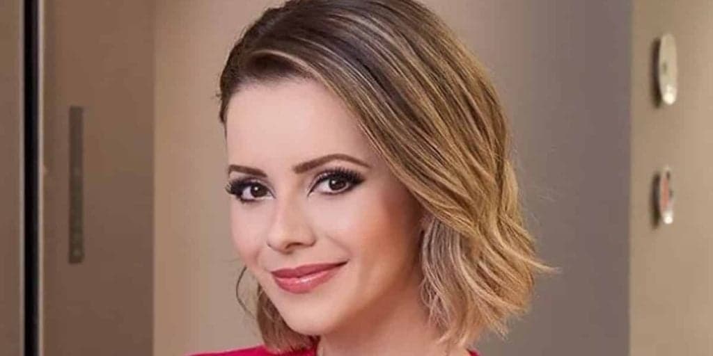 “É pessoal, minha vez também chegou”, Sandy, discreta há anos, assume de vez e confirma em foto: “Chocada”