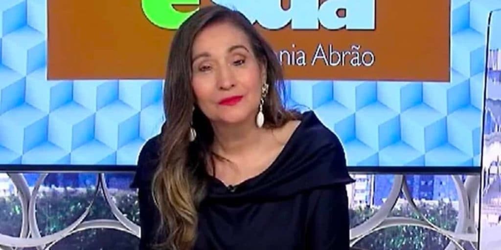 Sonia Abrão olha para às câmeras, confirma doença e lamenta ao vivo: "Momento de luta"