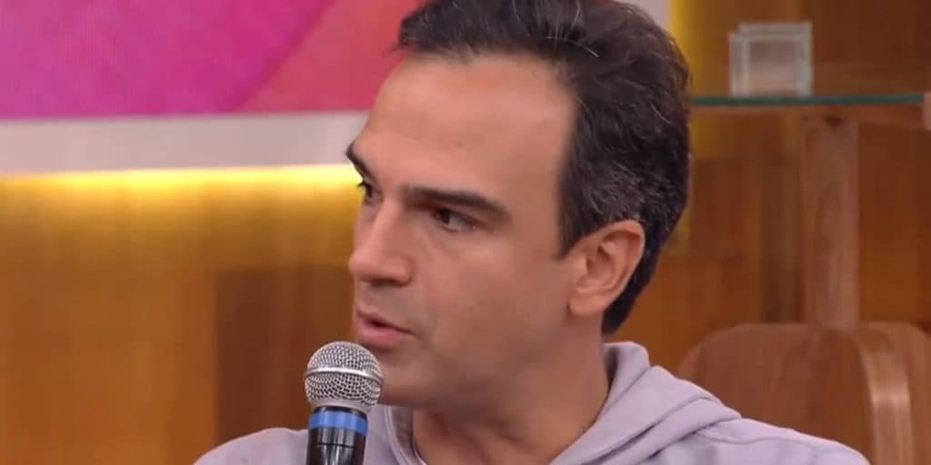 Tadeu Schmidt fala sobre assumir o BBB22 e seu grande medo