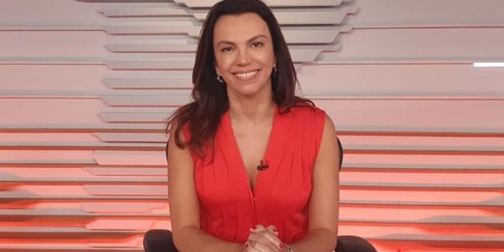 Ana Paula Araújo surge nos braços de uma mulher, escancara textão e quebra sigilo: "Que alegria"