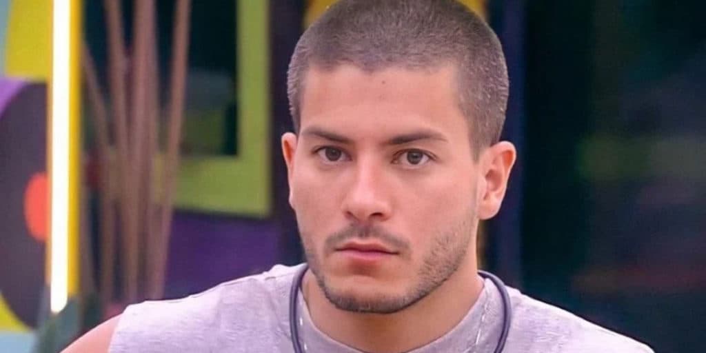 Ritual: Ex-BBB dá 100 mil para Pai de Santo e faz trabalho para Arthur perder prêmio e ser escorraçado