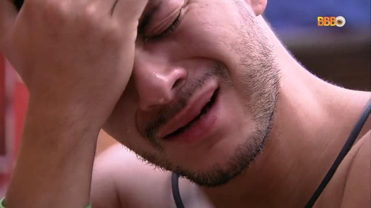 Arthur Aguiar chora demais com depoimento do avô e morre de saudades da familia Arthur Aguiar chora demais com depoimento do avô e morre de saudades da familia