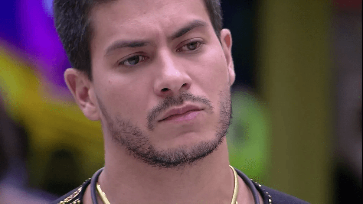 BBB22: Arthur Aguiar fica pistola com Eliezer (Foto: Reprodução)