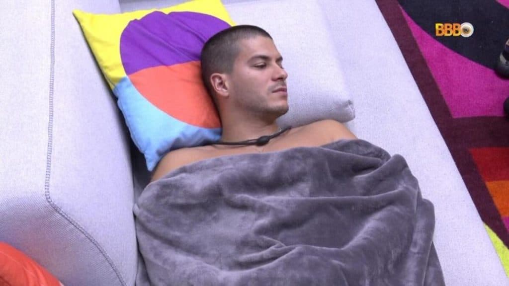 BBB22: Após festa, brothers acordam doentes e Arthur Aguiar vai parar no médico: "Ânsia de vômito"