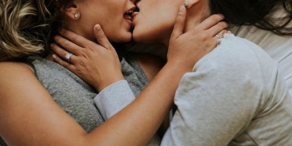 Atriz sai do armário aos 67 anos, assume romance com novinha e confessa após esconder: "Minha esposa''