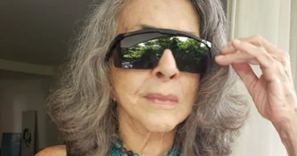 Aos 80 anos, Betty Faria assume doença autoimune, expõe dores fortes e destaca: "Luta diária"