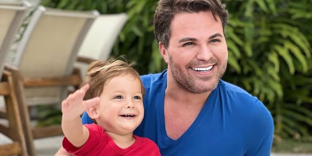 “Comendo sua esposa”, após expor traição, Eduardo Costa encontra ex-marido da mulher, revela filho e assume: “Menino”