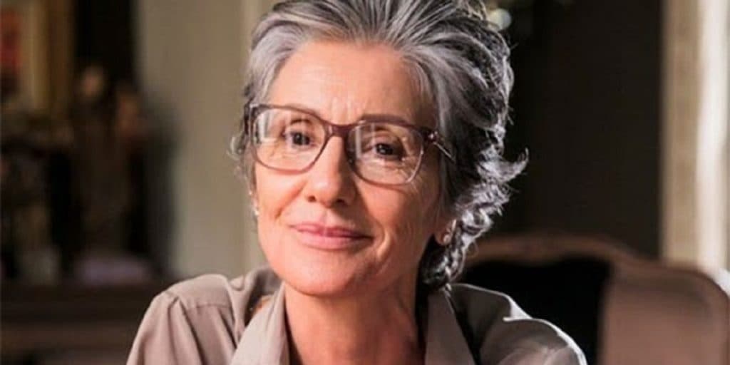 Cássia Kis deixa set da Globo de ambulância, é internada às pressas e diagnóstico é confirmado aos 64 anos
