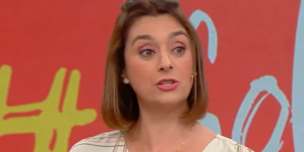 Catia Fonseca é agarrada por cantor, se revolta com atitude e faz grave ameaça: "Te meto a mão na cara"