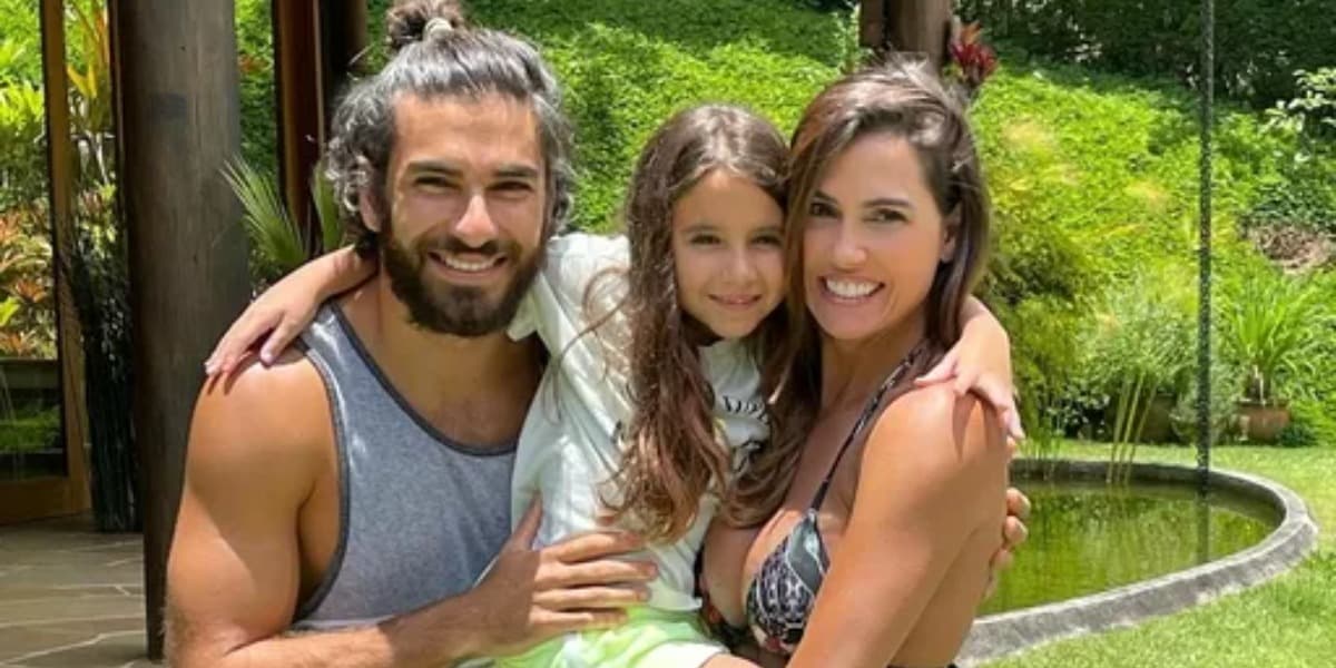Deborah Secco, esposo e a filha - Foto: Reprodução Deborah Secco, esposo e a filha - Foto: Reprodução