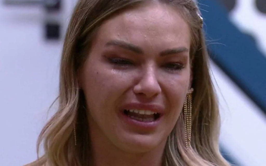 "Caiu", Bárbara Heck, ex-BBB22 preocupa o público após problema com voo de avião ser confirmado