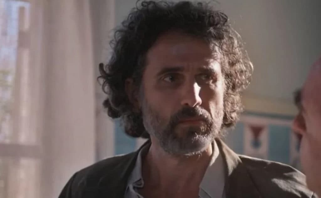 Além da Ilusão: Passado surpreendente de Leônidas vem à tona em flashback inédito: "Juras de amor"