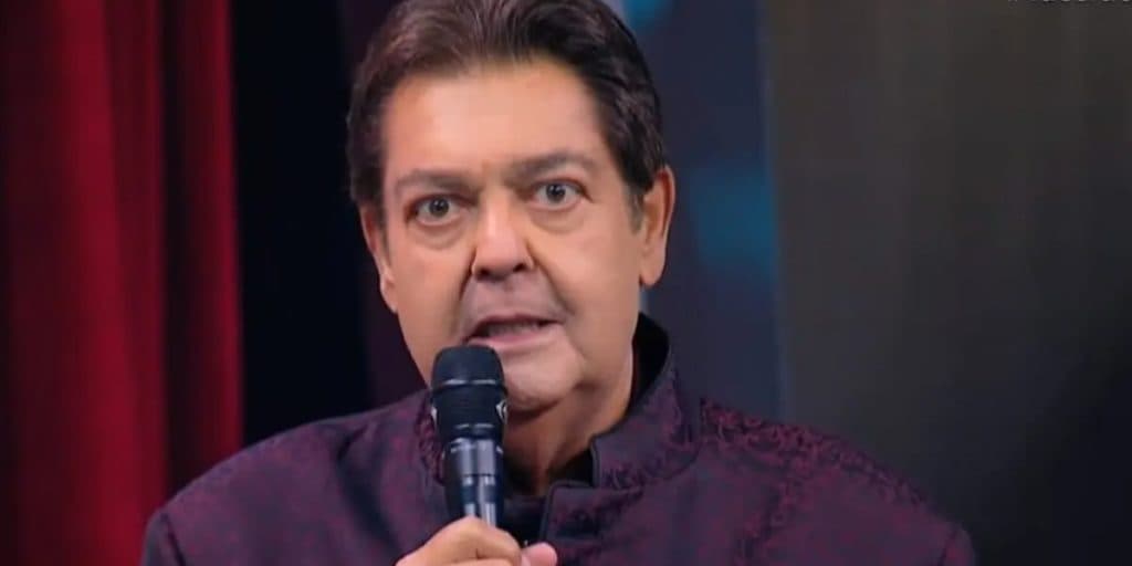 Cobra invade camarim na Band e vídeo mostra pânico das bailarinas do Faustão: "Gritaria na produção"